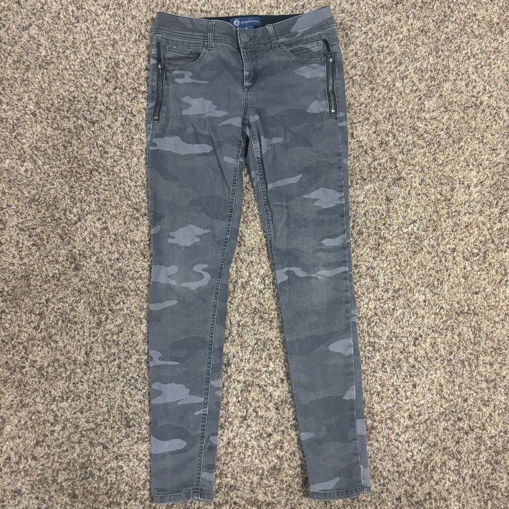 Women's Slim Fit Camo Jeans - Size 2 - Preowned - 2046